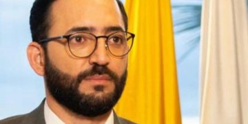 Vicecontralor Carlos Zuluaga renuncia para participar en elección del Contralor General