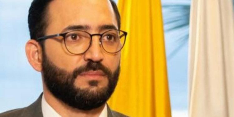 Vicecontralor Carlos Zuluaga renuncia para participar en elección del Contralor General