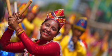 Las danzas de paloteo brillaron en la Vía 40 con homenaje a la memoria y la identidad caribeña