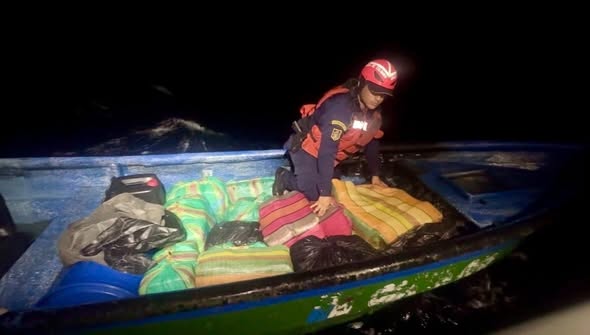 Armada intercepta tres lanchas con más de 1,6 toneladas de droga en el Pacífico colombiano