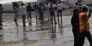 Avión Fokker 50 se accidenta tras despegar en Mogadiscio; no hubo víctimas fatales