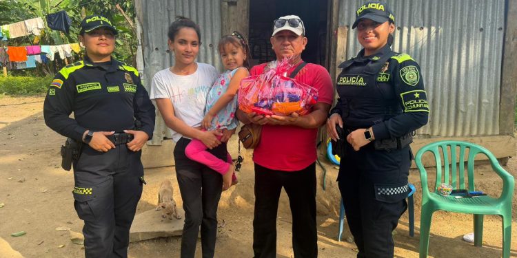 Policía Nacional lleva esperanza a familia vulnerable en María la Baja