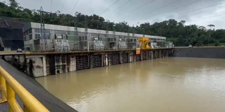 Hidroeléctrica Urrá apaga turbinas para reducir riesgo de inundaciones en el río Sinú