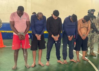 Capturan a cinco colombianos en Ecuador con más de 1.200 paquetes de droga y armas