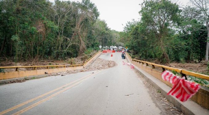 Tres semanas sin conexión: cierre del puente sobre el Mendihuaca golpea a comunidades entre Santa Marta y La Guajira