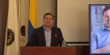 Pinzón arremete contra Petro por críticas al escrutinio y pide moción de censura contra ministro de Salud