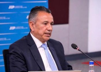 JEP expulsa al general Mauricio Santoyo, exjefe de seguridad de Uribe, “por no aportar verdad”