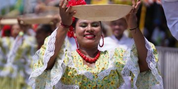 Pilanderas y el Caimán llevan el Caribe al Cumbiódromo en la Gran Parada de Tradición