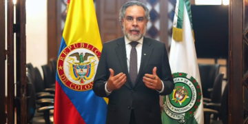 Benedetti arremete contra el general Urrego: “Cobarde, lo sacaron por entrampamiento al Presidente”