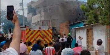 Voraz incendio consume vivienda en Ciudad Modesto