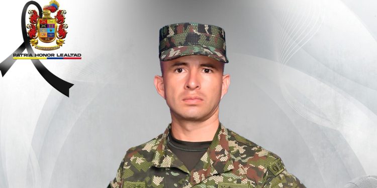 Muere un soldado y nueve heridos dejan combates del Ejército contra las disidencias