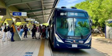 Transmetro anuncia desvíos en rutas A8-1 y A8-2 por montaje de palcos en la Vía 40