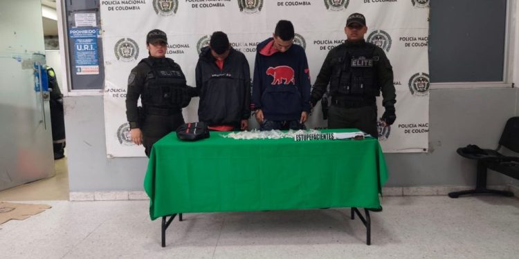 Policía capturó a dos presuntos expendedores de droga en Las Gardenias