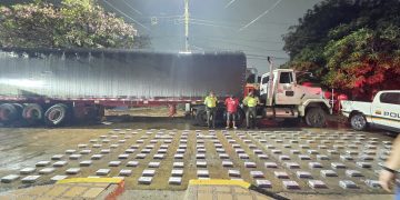 Policía incauta 200 kilogramos de cocaína ocultos en tanques de combustible de un tractocamión en Barranquilla