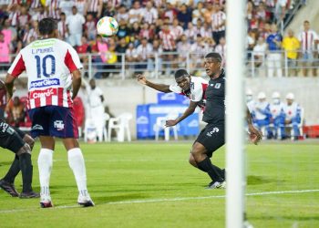 Junior venció al América de Cali 2-1 con dos penales en el estadio Romelio Martínez