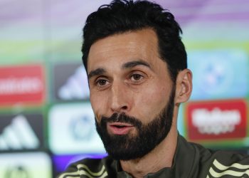 “No podemos poner a la víctima de provocador”: Arbeloa respalda a Vinicius