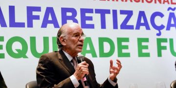 “La alfabetización y la alimentación escolar tiene que ser un derecho de toda Latinoamérica”: gobernador Verano en Foro educativo en Brasil