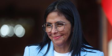 Delcy Rodríguez dice que Machado tendrá que “responder ante Venezuela” si regresa al país