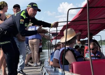 Entre calles de historia y son de campanas, la Policía cuida el turismo en Mompox