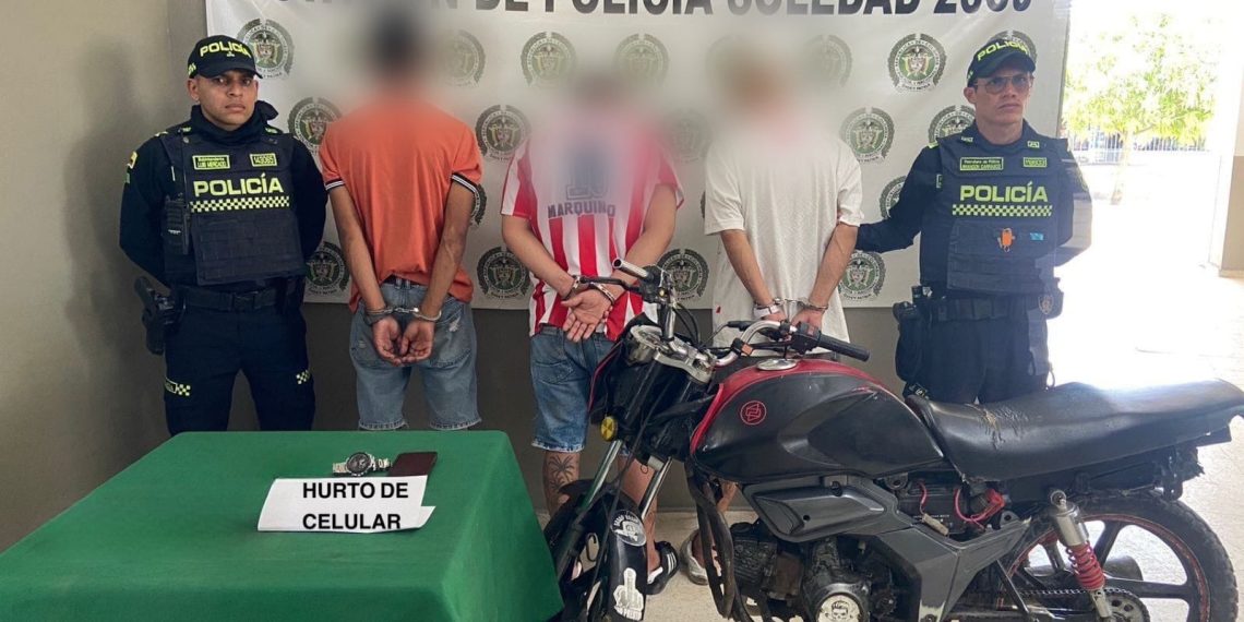 Caen en flagrancia a tres presuntos delincuentes por hurto en Soledad