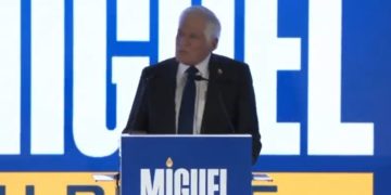 Miguel Uribe Londoño lanza crítica al Centro Democrático durante relanzamiento de su campaña