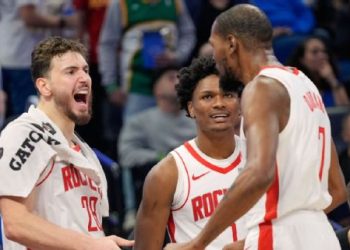 Durant supera los 32.000 puntos y los Lakers vuelven a caer