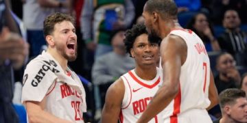 Durant supera los 32.000 puntos y los Lakers vuelven a caer