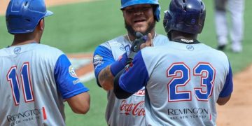 Caimanes pasó por encima de Curazao y rugió con fuerza en Caracas