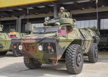 EE. UU. entregó a Colombia 11 vehículos blindados tras reunión entre Petro y Trump