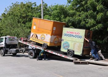 Recuperan espacio público en Ciudad Mallorquín: autoridades retiran 13 contenedores irregulares