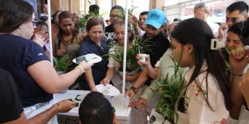 Con dulces y abanicos, Alcaldía de Barranquilla invita a las familias a vivir una Semana Santa segura