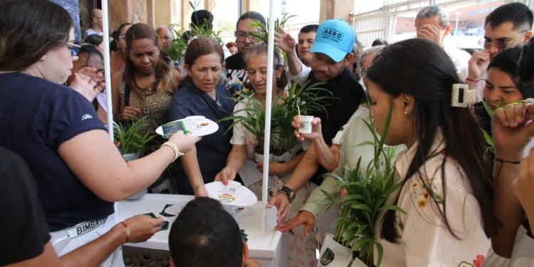 Con dulces y abanicos, Alcaldía de Barranquilla invita a las familias a vivir una Semana Santa segura