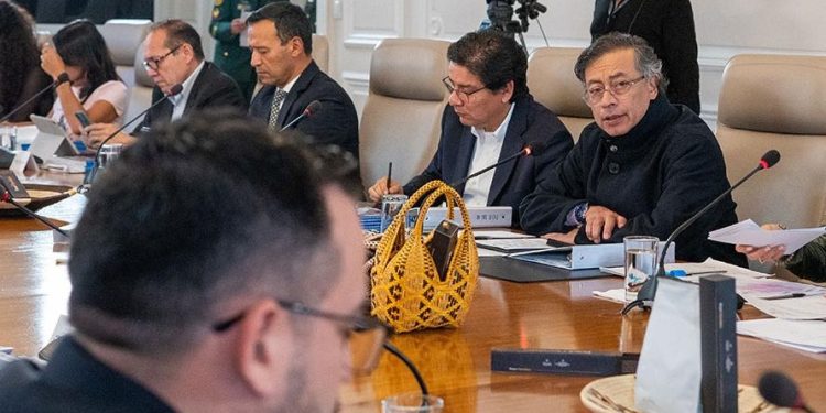 Petro denuncia bombardeo desde Ecuador y advierte sobre amenaza externa a la frontera