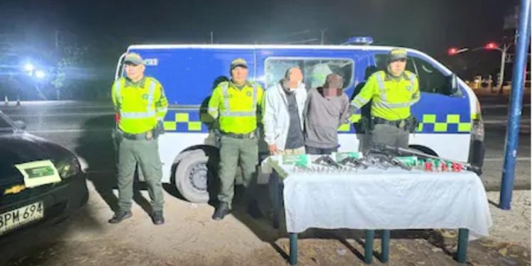 Hallan arsenal oculto en Chevrolet en vía Galapa-Malambo: tres capturados