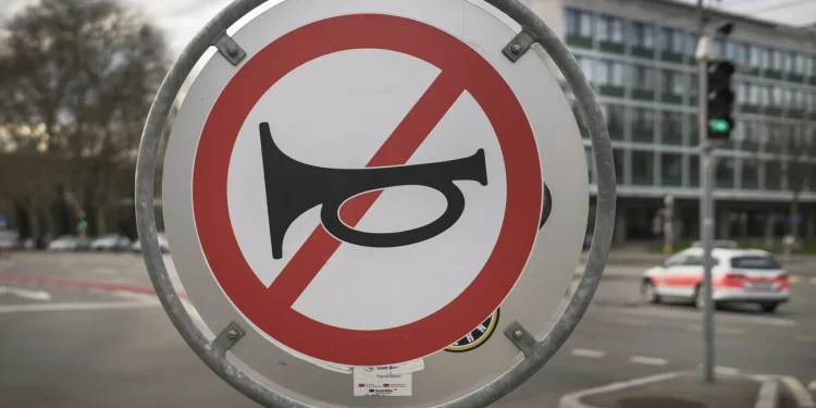 Interpol alerta por el auge global y lo sofisticados del fraude financiero con IA