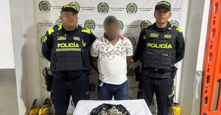 Capturan en flagrancia a hombre con 60 dosis de marihuana en Luruaco