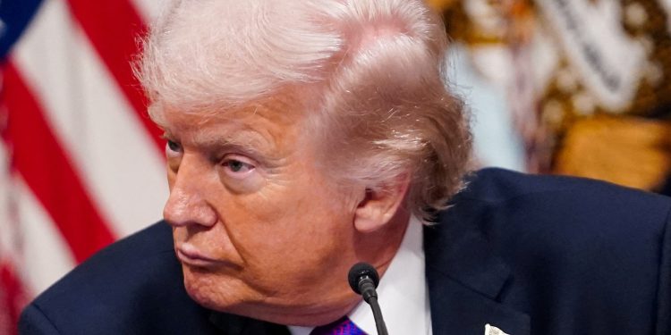 Trump insta a Australia a otorgar asilo al equipo femenino de fútbol de Irán tras protesta en la Copa de Asia