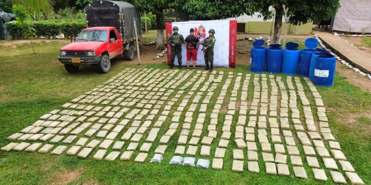 Golpe a las finanzas de alias Calarcá: Ejército afectó en 1000 millones de pesos las economías ilícitas de la Estructura Ever Castro en el Meta