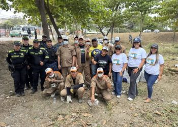 Barranquilla Limpia y Linda recibe a 25 personas privadas de la libertad para limpieza y mantenimiento de punto crítico recuperado en la Circunvalar con Cordialidad