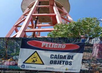 SOS en Soledad: comunidad denuncia peligro de colapso de escombros en el tanque del cementerio