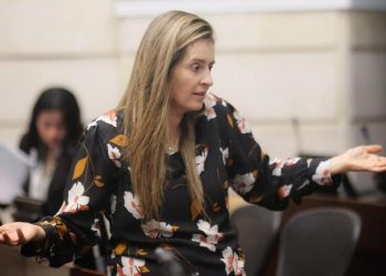 Paloma Valencia denuncia millonario contrato en Colpensiones por talleres internos