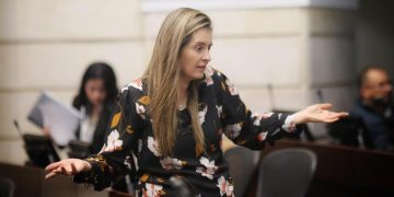 Paloma Valencia denuncia millonario contrato en Colpensiones por talleres internos
