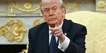 Trump afirma que negociadores iraníes están “rogando” por un acuerdo y critica a la OTAN