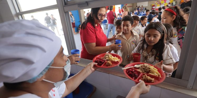 PAE en el Atlántico crece en inversión y beneficiará a 52.891 estudiantes en 2026