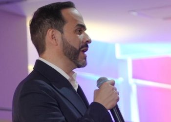 “Estoy abierto a la unidad en la segunda vuelta para derrotar a Cepeda y Petro”: Abelardo a Uribe