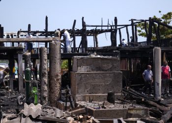 Históricos restaurantes de Las Flores quedaron en ruinas tras incendio que arrasó la zona gastronómica
