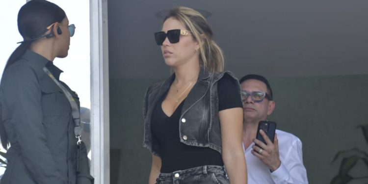 Day Vásquez busca levantar prohibición de salir del país tras demostrar cumplimiento con la justicia