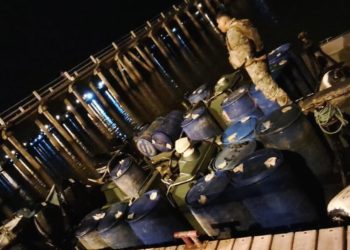 Militares de Ecuador incautan más de 1.300 galones de combustible en frontera con Colombia