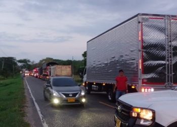 Bloqueo en la Vía La Cordialidad: Campesinos reclaman tierras y generan caos vial