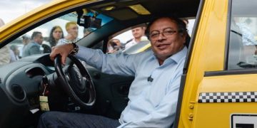 Petro imcumplió promesa de subsidio a taxistas por el alza de la gasolina… Gobierno admite que era inviable